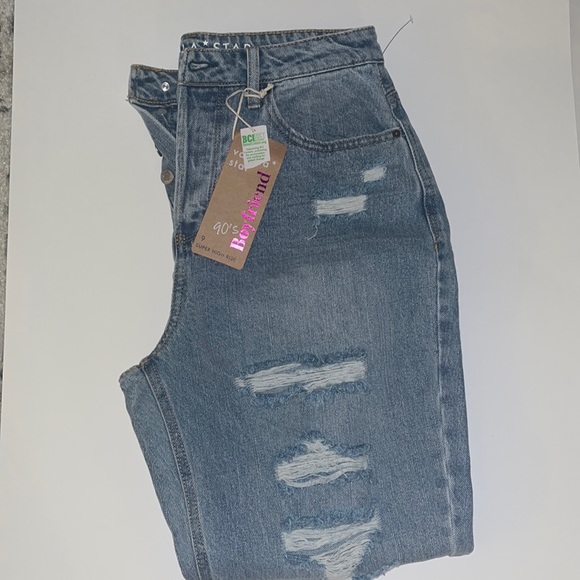 90’s Boyfriend Super High Rise Jeans - Picture 1 of 4